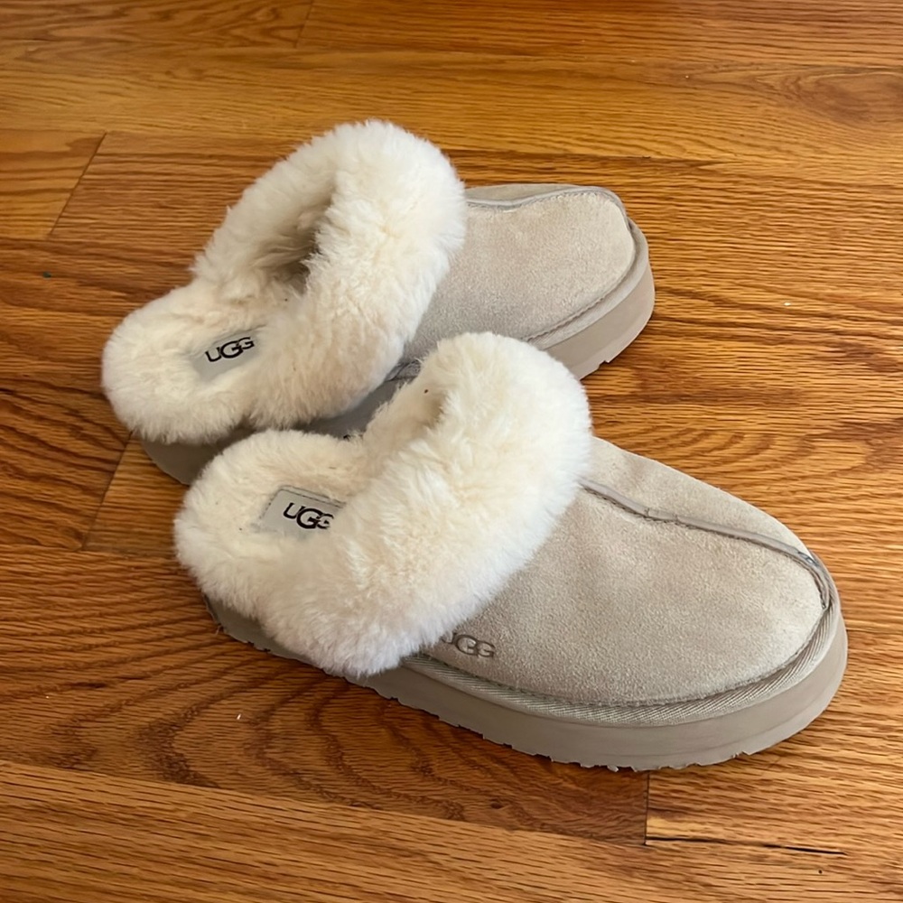 Platform Shearling Ugg slipper- barely worn!